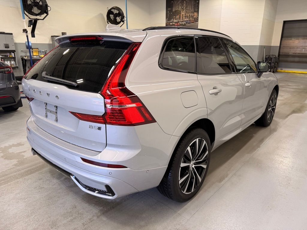 Thumbnail: 2025 Volvo XC60 - 6