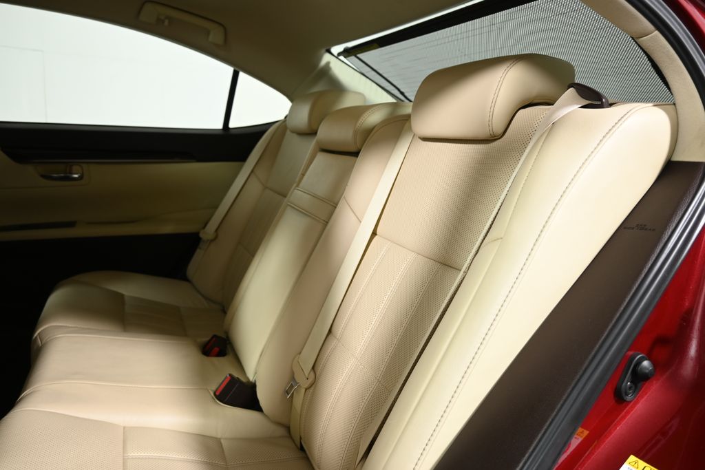 Thumbnail: 2017 Lexus ES - 4