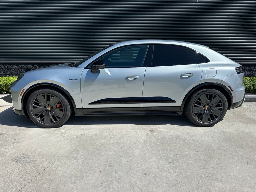 Thumbnail: 2026 Porsche Macan - 2