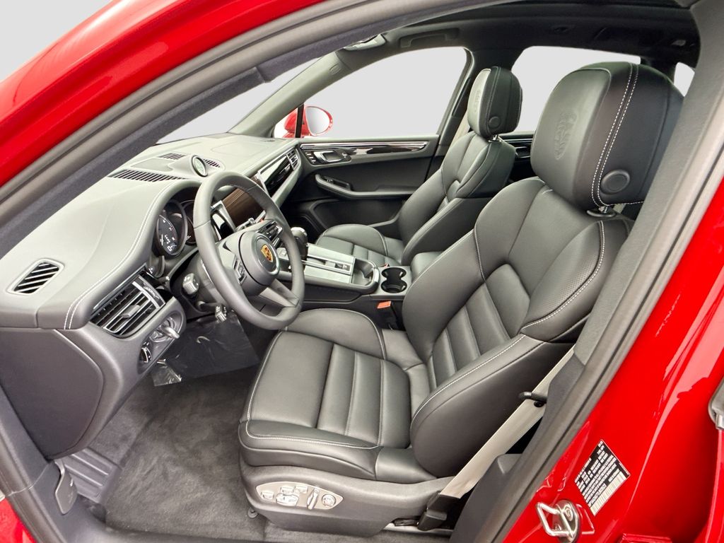 Thumbnail: 2026 Porsche Macan - 5