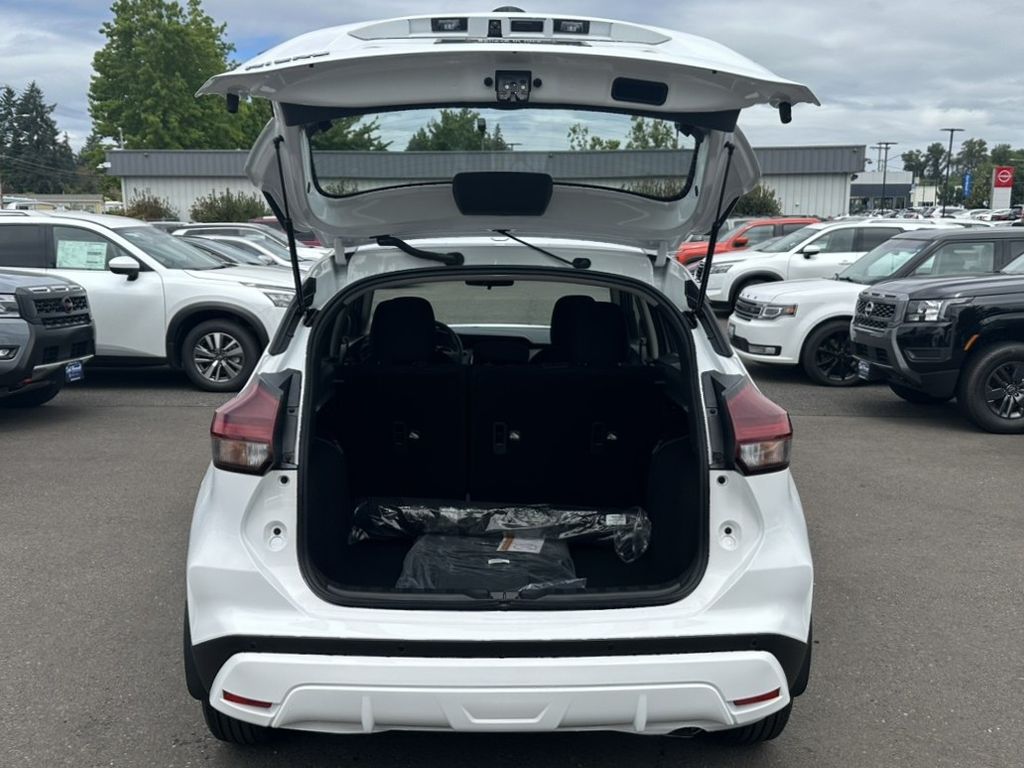 2025 Nissan Kicks Play S