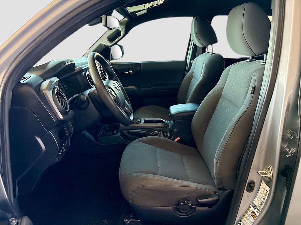Thumbnail: 2019 Toyota Tacoma - 18