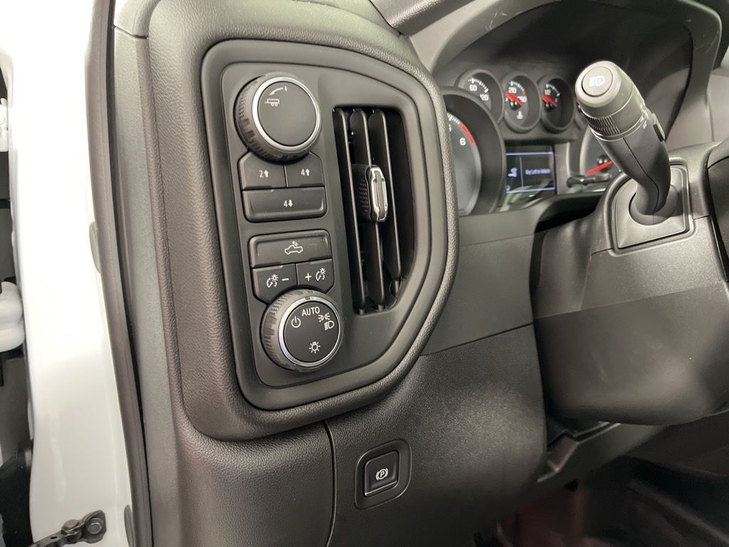 Thumbnail: 2026 Chevrolet Silverado 2500 - 29