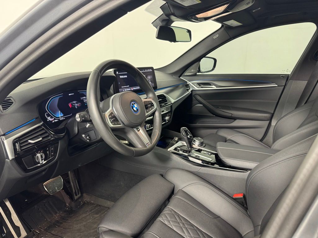 Thumbnail: 2023 BMW 5 Series - 14