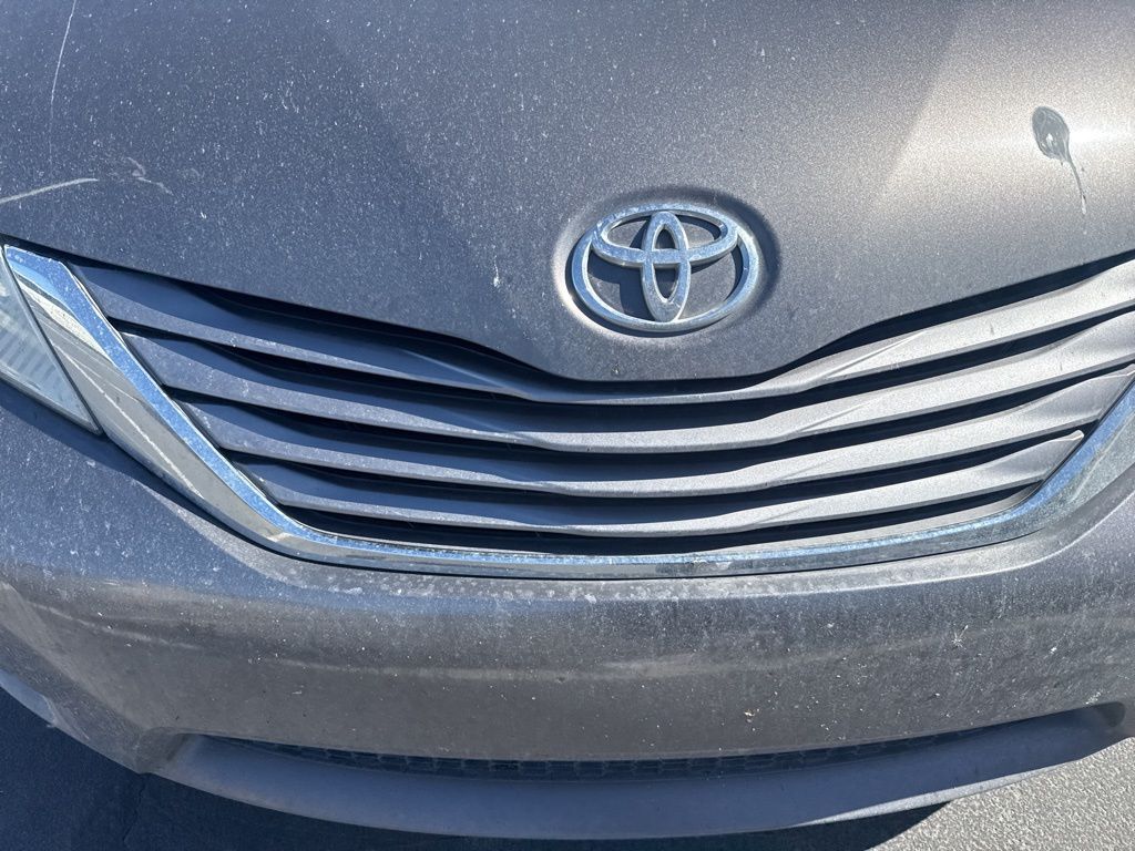 Thumbnail: 2016 Toyota Sienna - 3