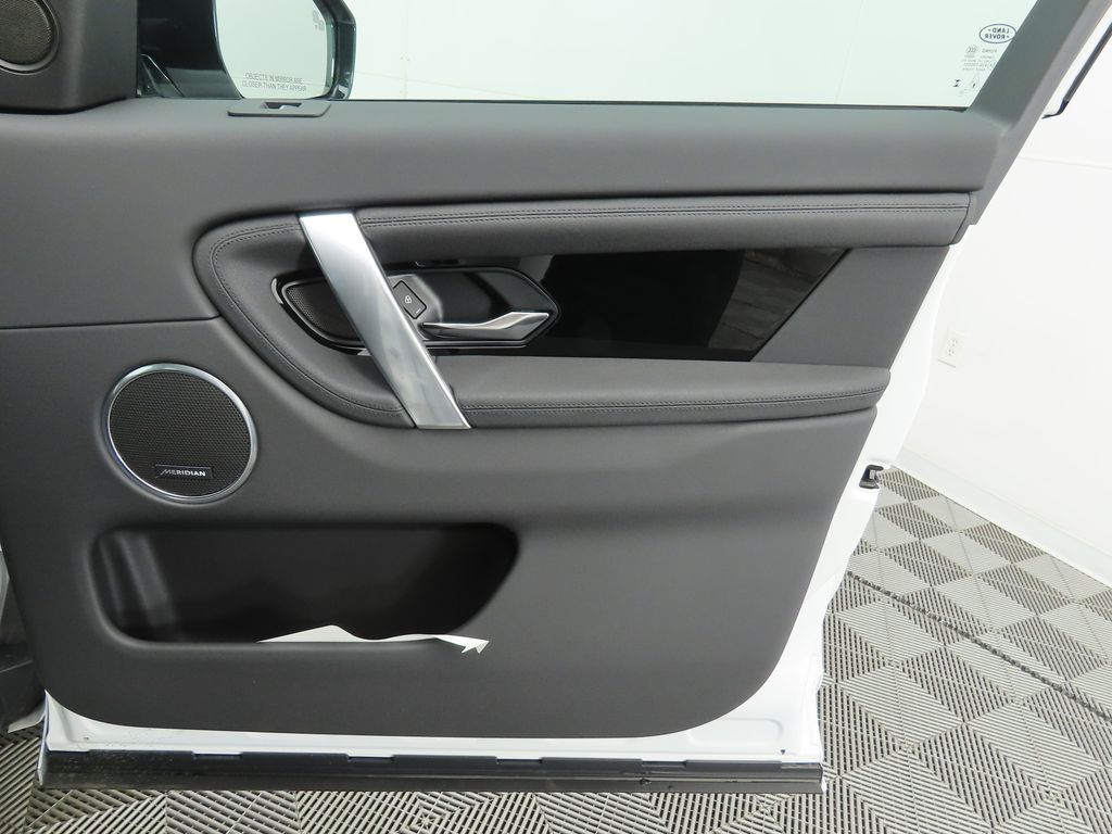 Thumbnail: 2025 Land Rover Discovery Sport - 25