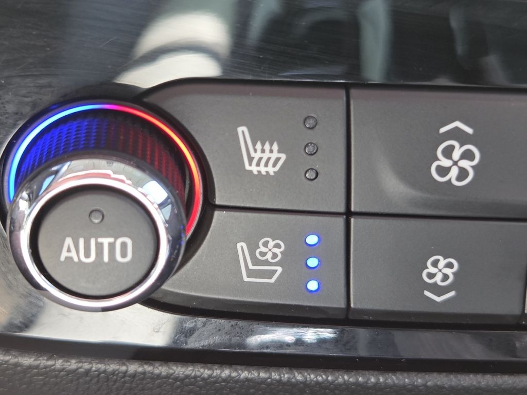 Used 2024 Black Buick Avenir image 6