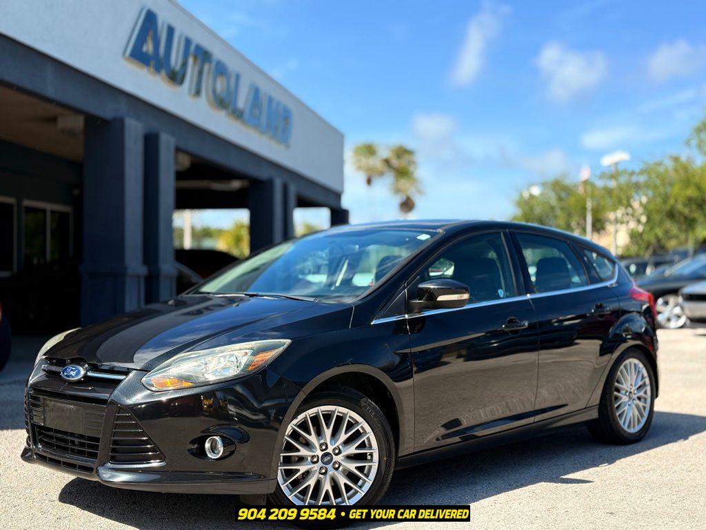 Tuxedo Black Metallic 2014 Ford Focus Hatchback Front-Wheel Drive 6-Speed Automatic