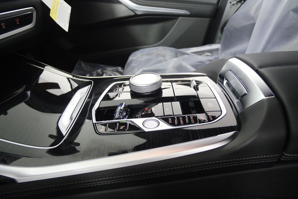 Thumbnail: 2026 BMW X7 - 24