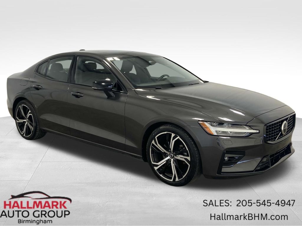 2024 Volvo S60 B5 Core Dark Theme