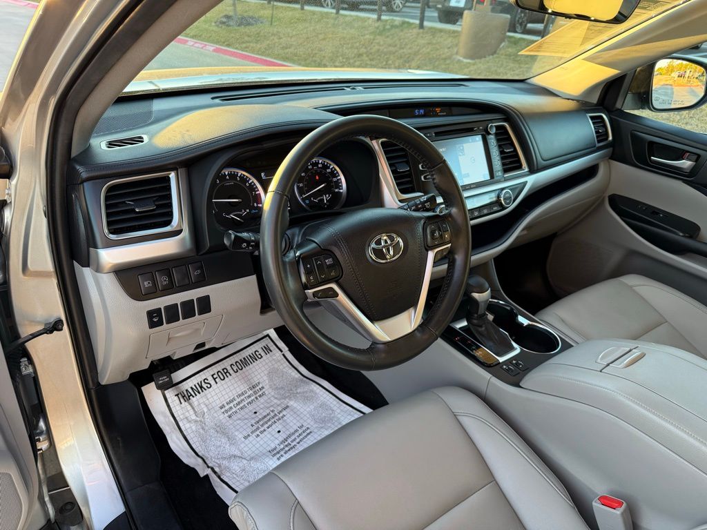 Thumbnail: 2019 Toyota Highlander - 12
