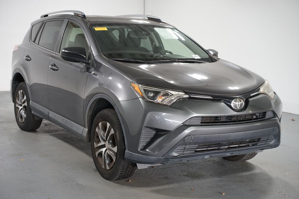 Thumbnail: 2017 Toyota RAV4 - 3
