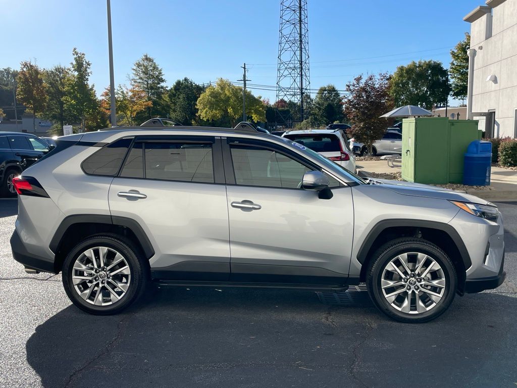 Thumbnail: 2022 Toyota RAV4 - 7