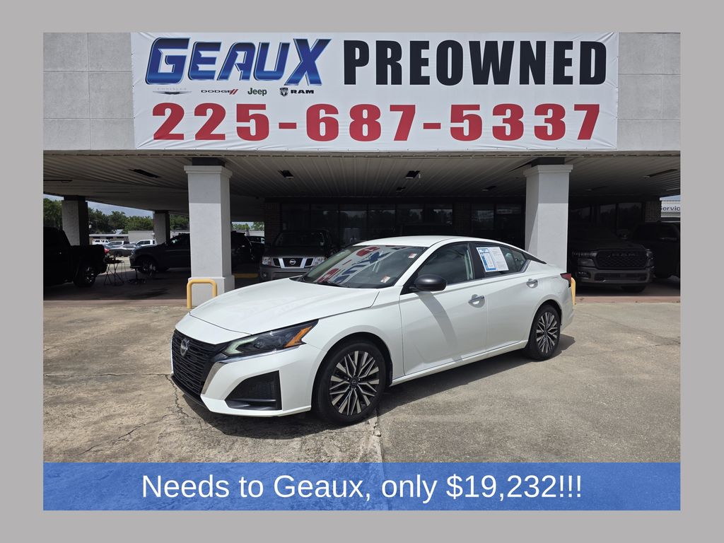 Glacier White 2025 Nissan Altima Sedan Front-Wheel Drive Continuously Variable Transmission