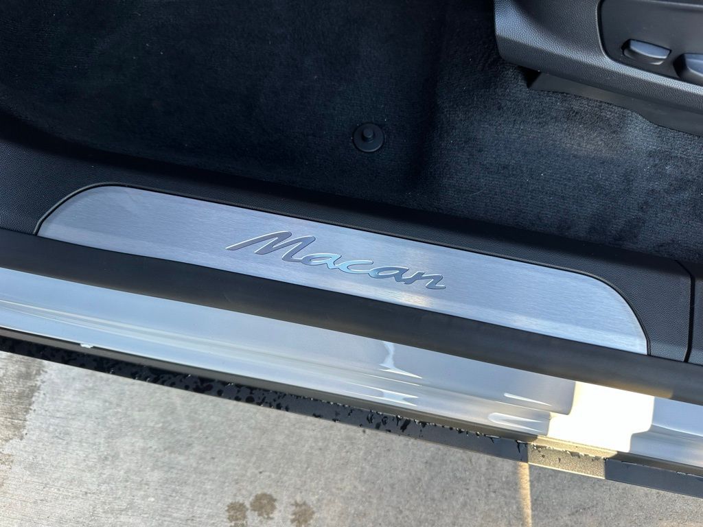 Thumbnail: 2025 Porsche Macan - 22