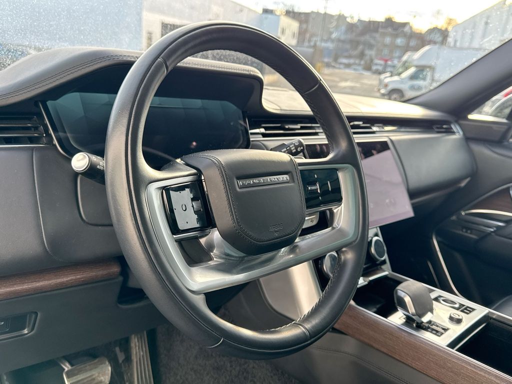 2023 Land Rover Range Rover SE 4