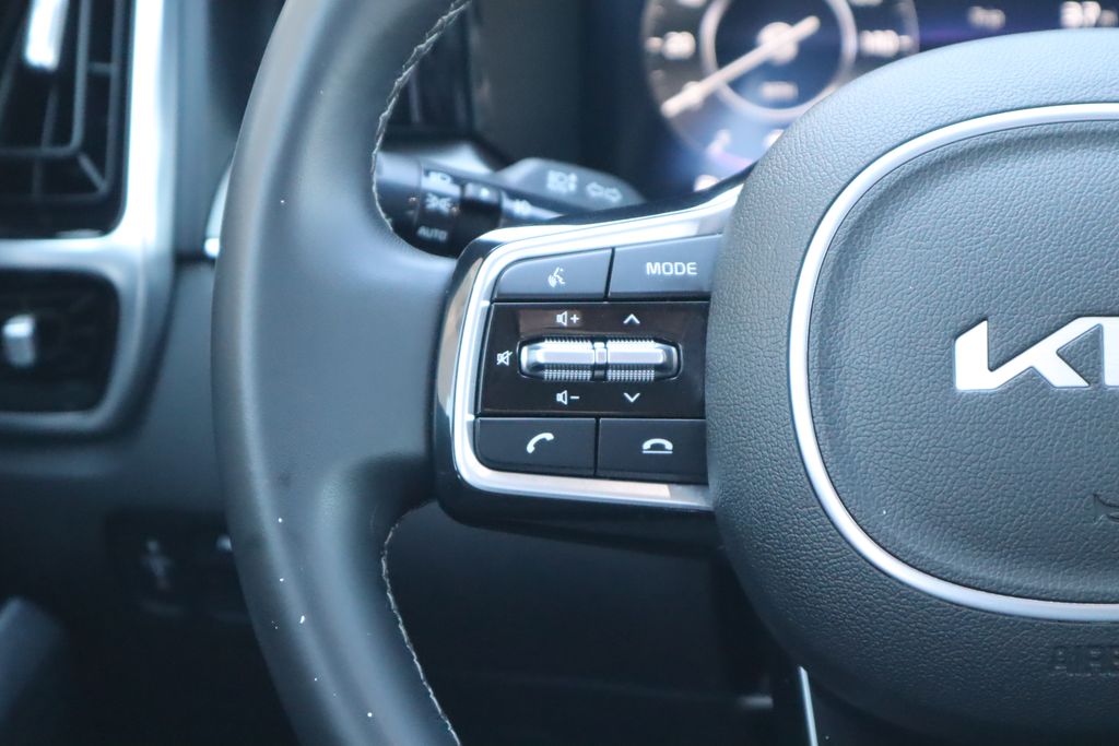 Thumbnail: 2023 Kia Sorento - 11