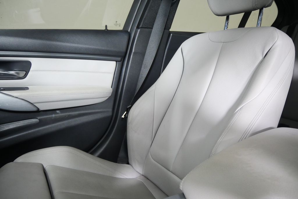 Thumbnail: 2013 BMW 3 Series - 20