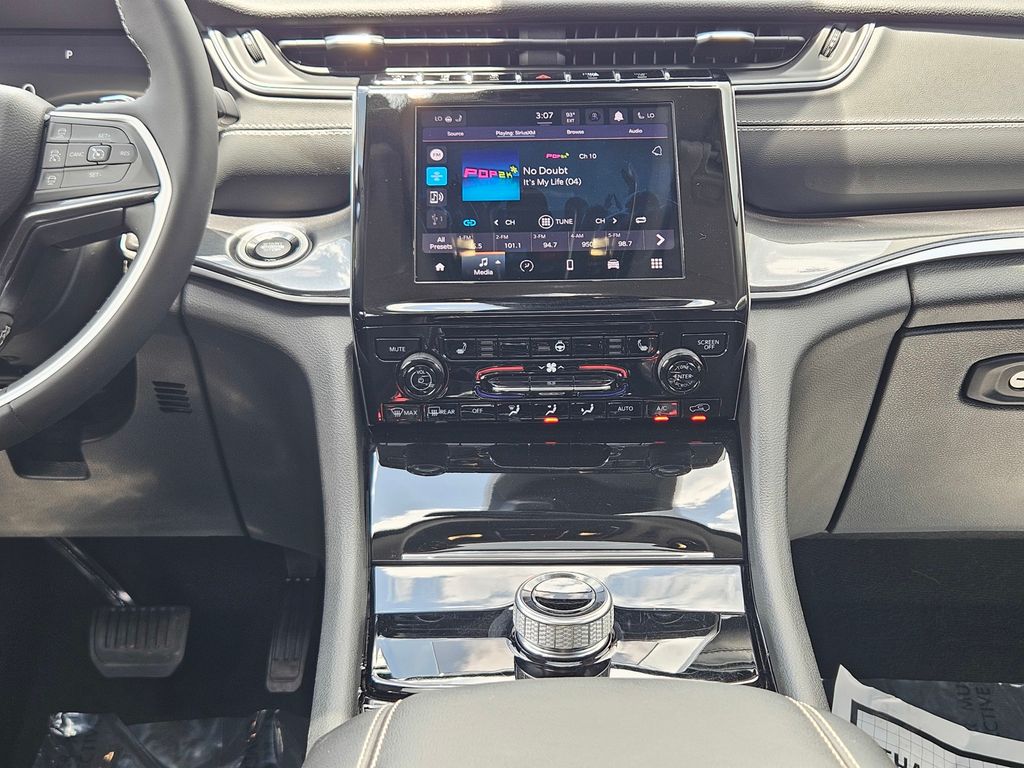 Used Car 2023 Jeep Grand Cherokee  Laredo For Sale Under $30,000 In San Marcos, Texas