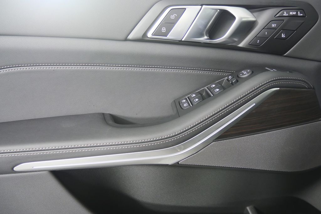 2026 BMW X7 xDrive40i 9