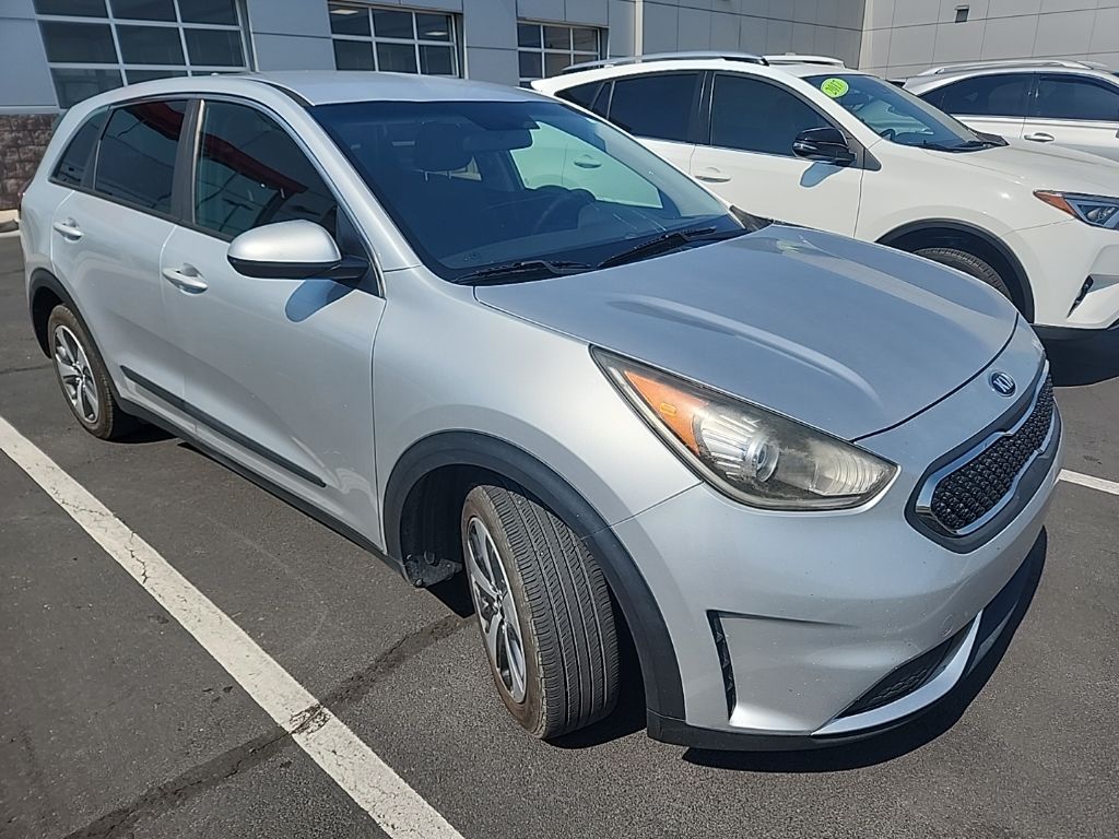 Thumbnail: 2017 Kia Niro - 3