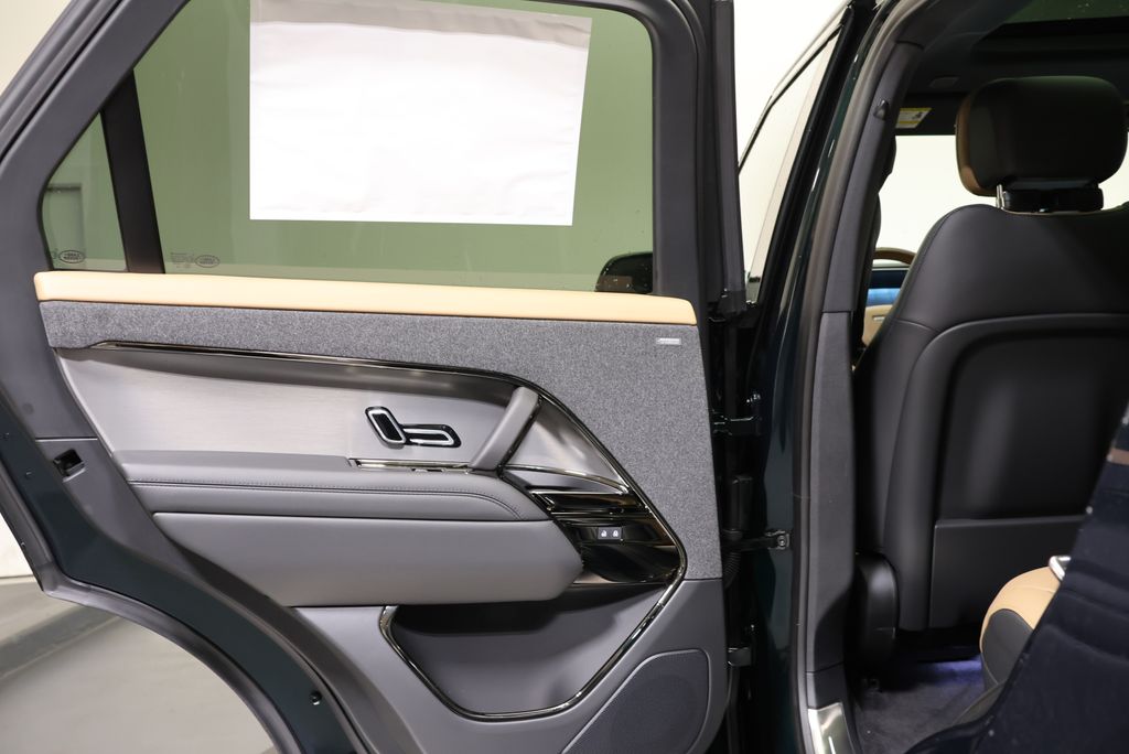 Thumbnail: 2026 Land Rover Range Rover Sport - 31