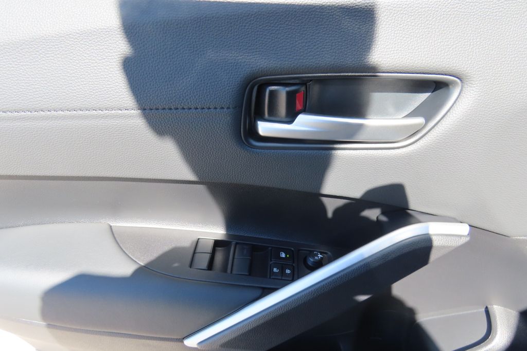 Thumbnail: 2026 Toyota Corolla Cross - 21