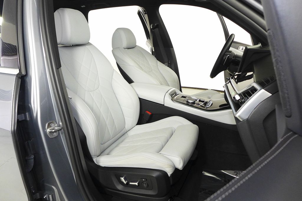 Thumbnail: 2024 BMW X5 - 19