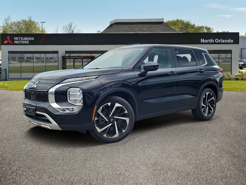 2024 Mitsubishi Outlander SE