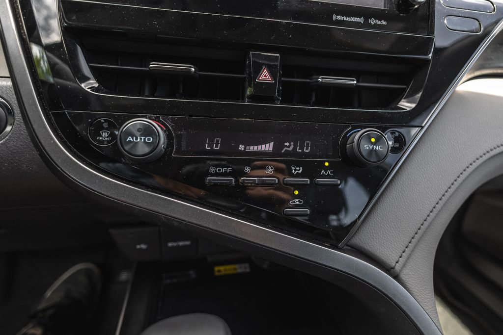 2022 Toyota Camry XLE thumbnail 13