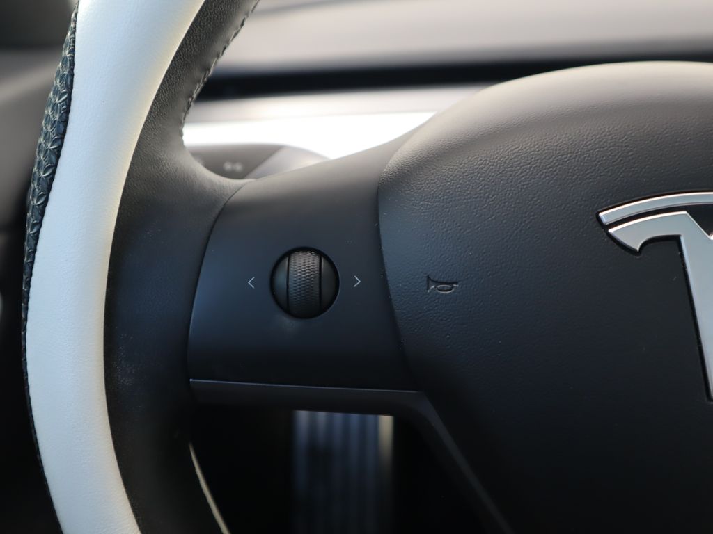 Thumbnail: 2019 Tesla Model 3 - 11