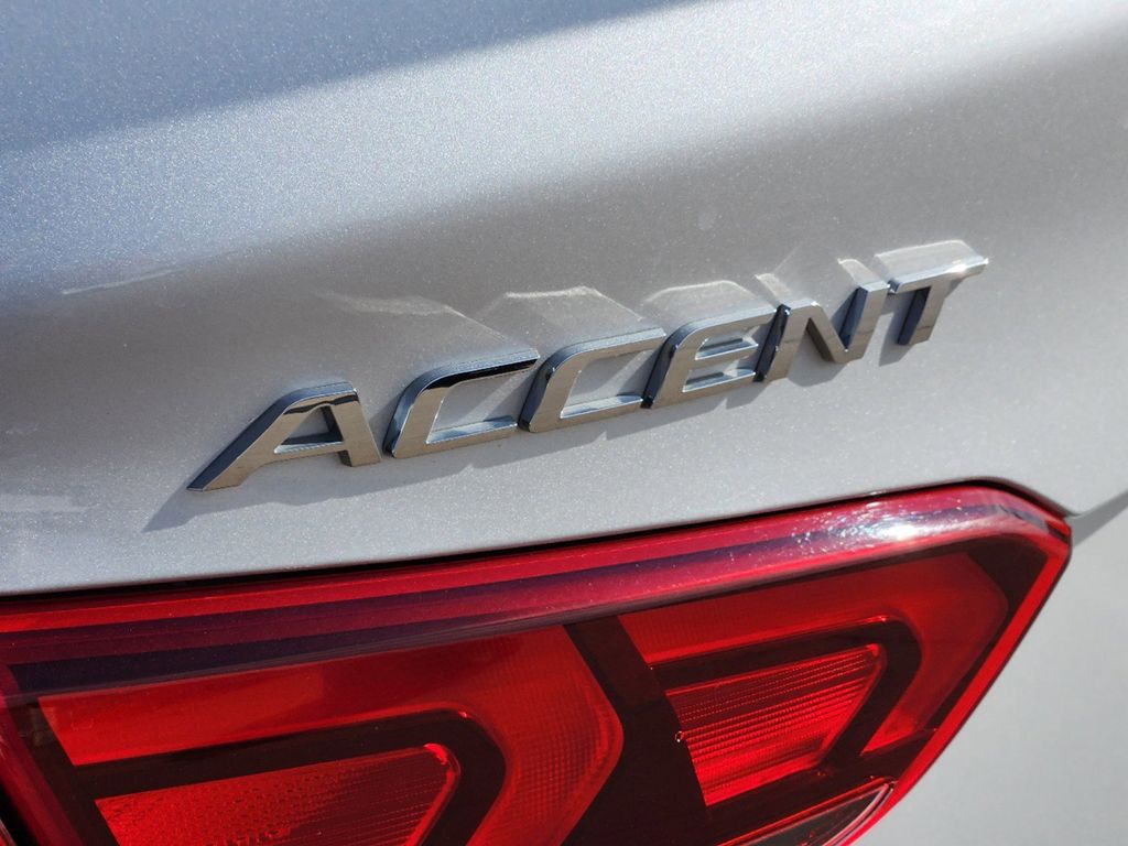 2021 Hyundai Accent SE 12