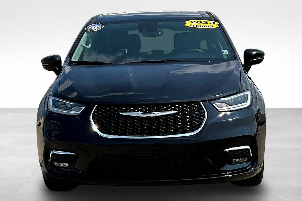Used 2023 Chrysler Pacifica Van