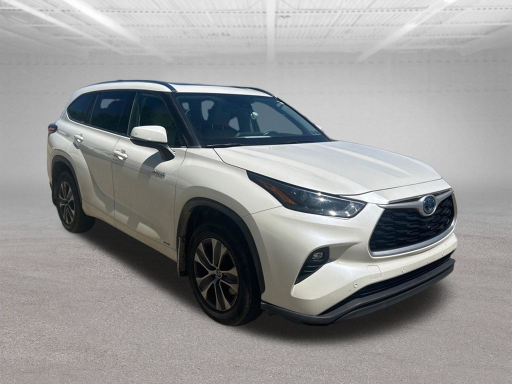 2021 Toyota Highlander Hybrid XLE White at Klick Lewis Buick Chevrolet