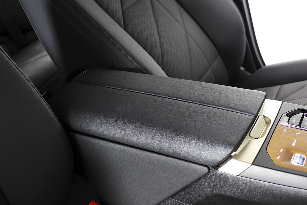 Thumbnail: 2023 BMW iX - 15