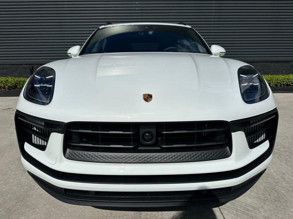 Thumbnail: 2026 Porsche Macan - 8