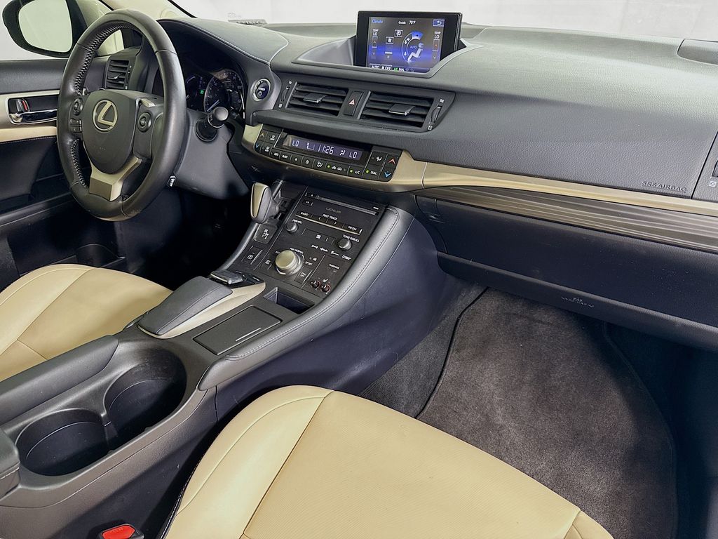 2017 Lexus CT 200h 29
