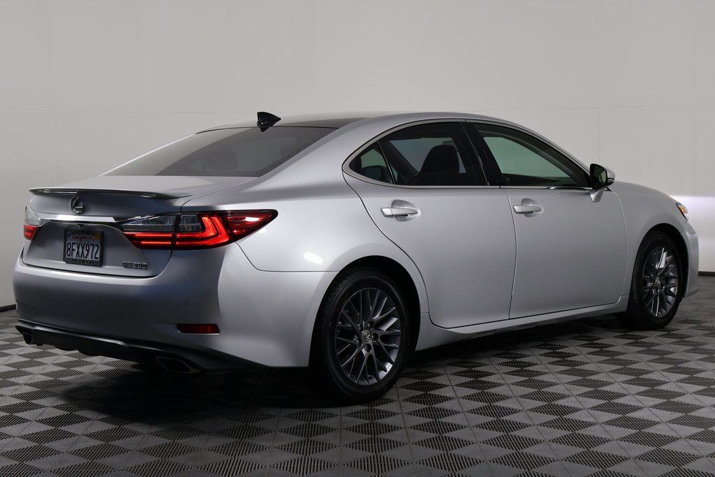Thumbnail: 2018 Lexus ES - 4