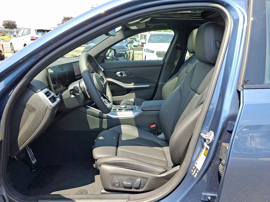 Thumbnail: 2025 BMW 3 Series - 6