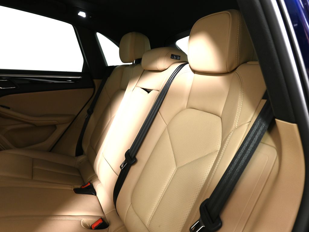 Thumbnail: 2022 Porsche Macan - 7