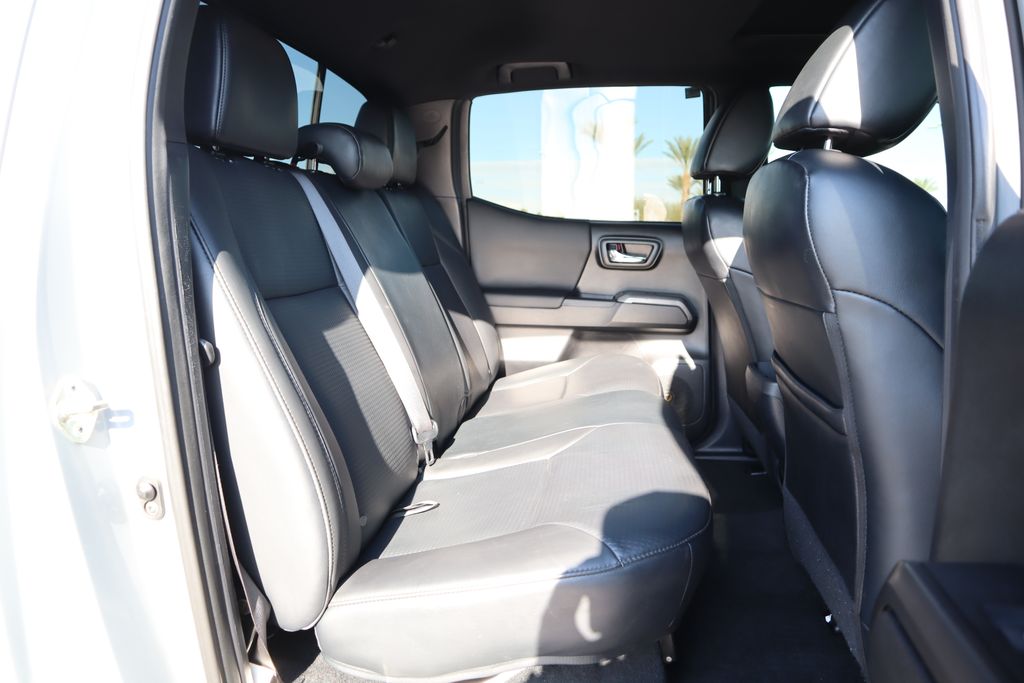 Thumbnail: 2019 Toyota Tacoma - 21