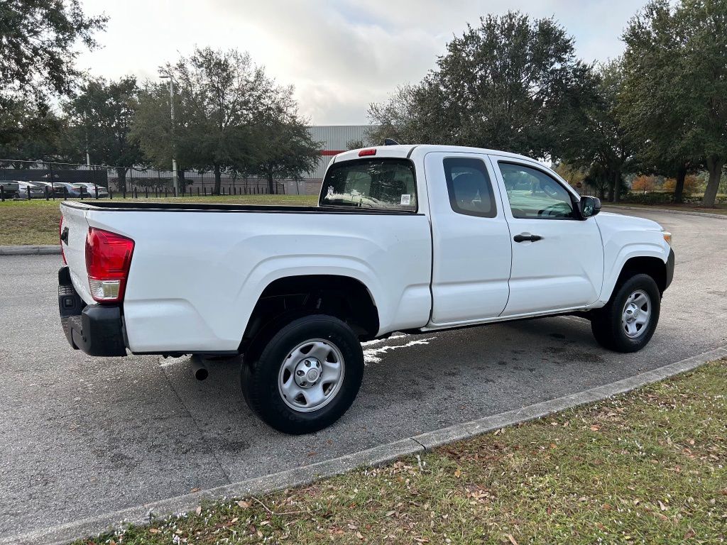 Thumbnail: 2017 Toyota Tacoma - 6