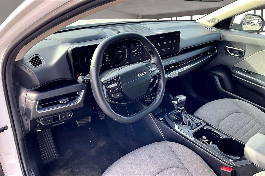 Used 2025 White Kia EX image 15