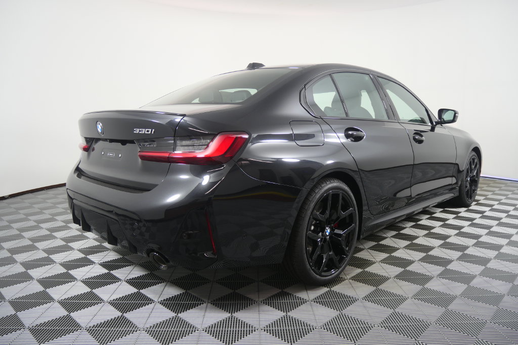 Thumbnail: 2026 BMW 3 Series - 4