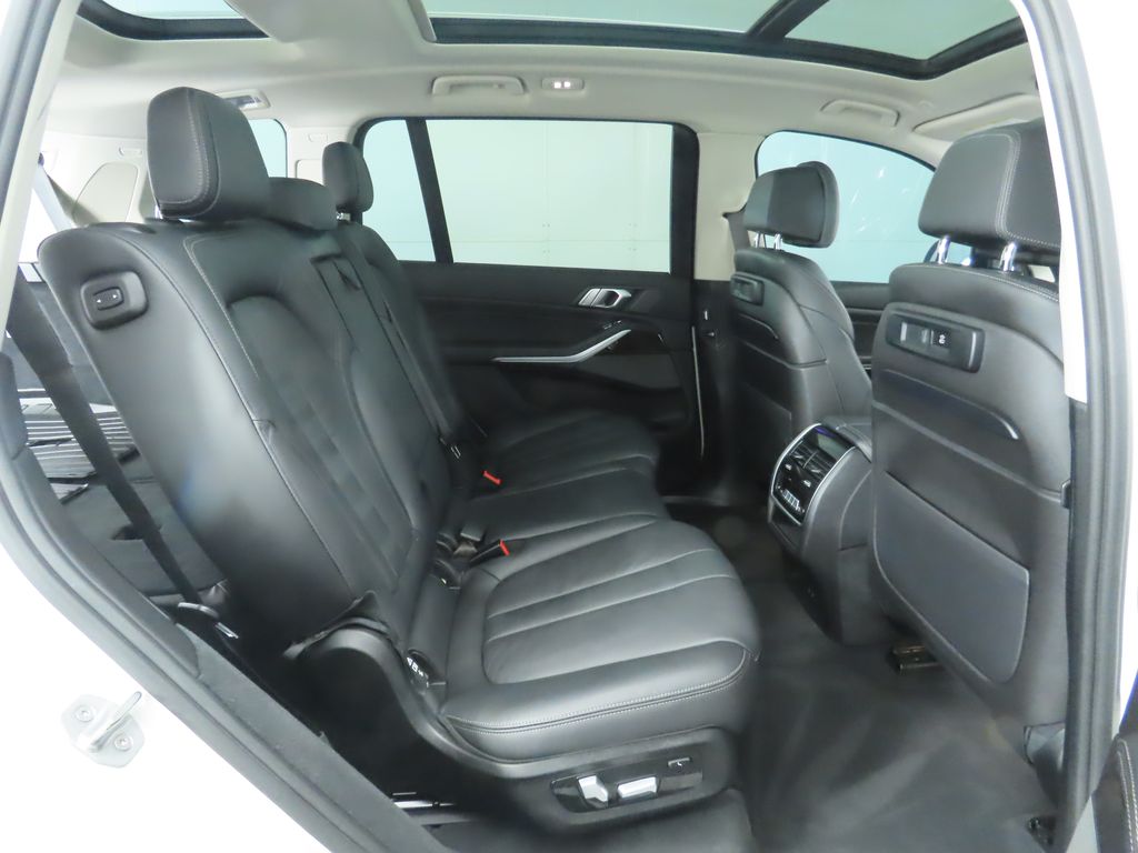 Thumbnail: 2020 BMW X7 - 23