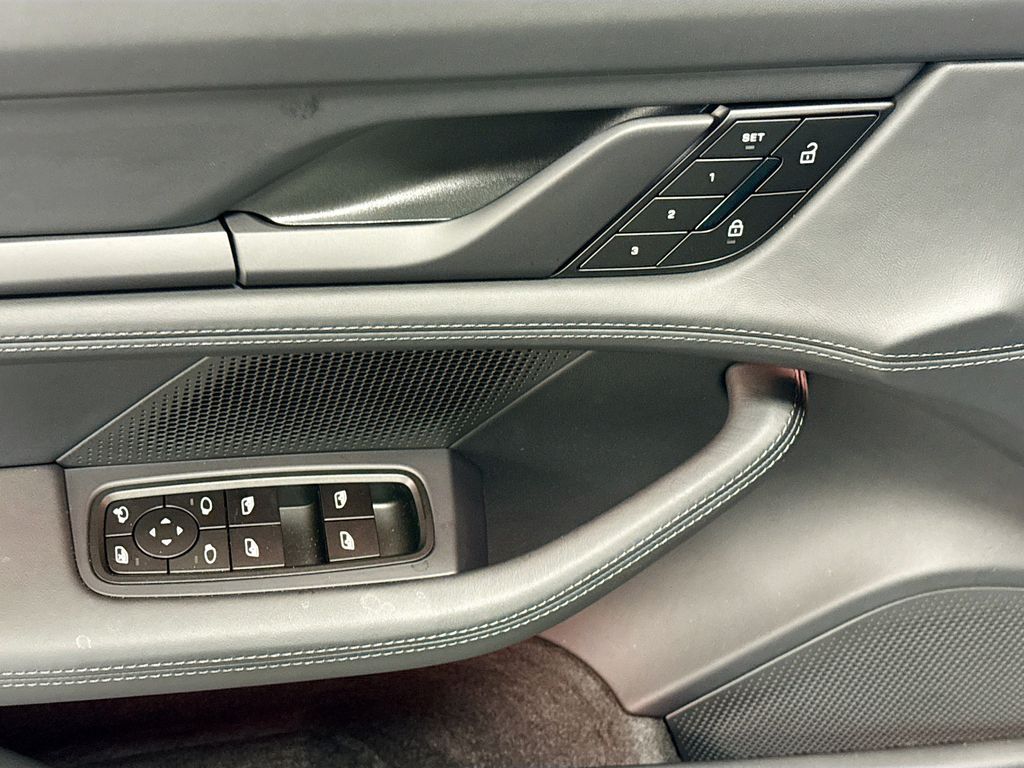 Thumbnail: 2026 Porsche Taycan - 23