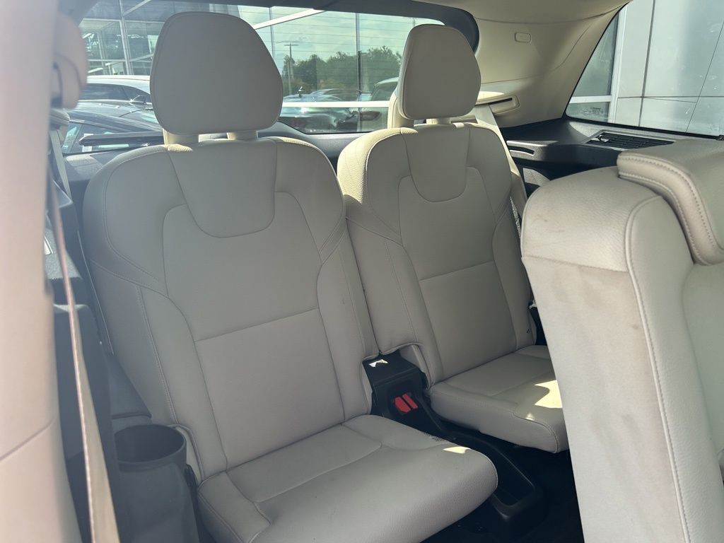2019 Volvo XC90 T6 Momentum