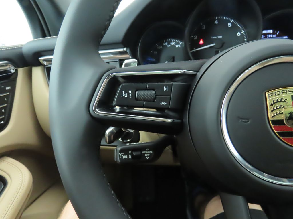 Thumbnail: 2025 Porsche Macan - 14