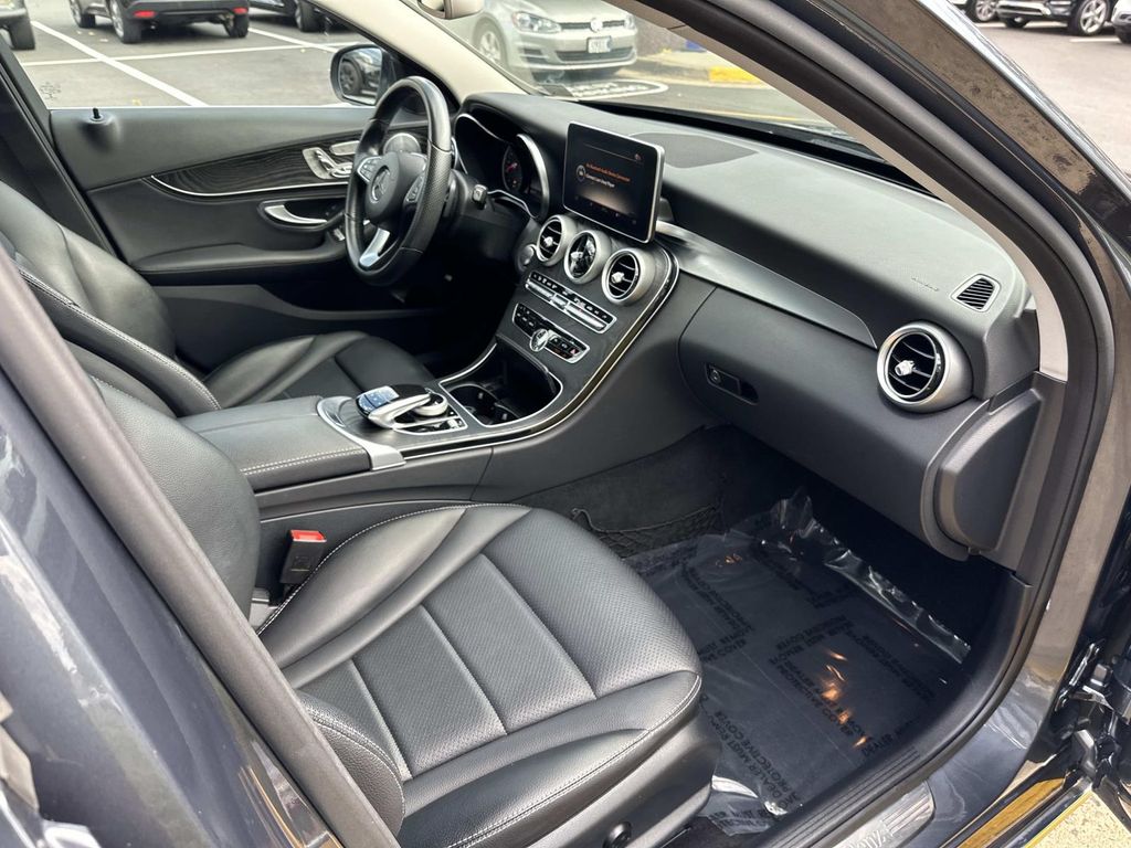 Thumbnail: 2015 Mercedes-Benz C-Class - 21