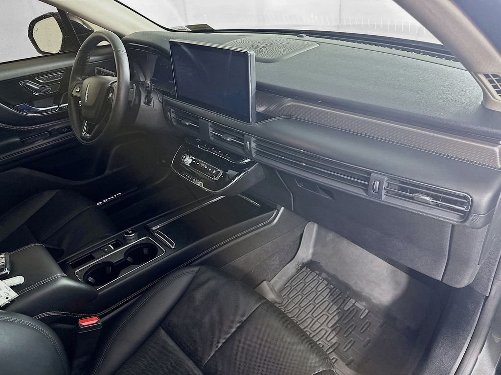 Used 2023 Gray Lincoln Grand Touring image 31